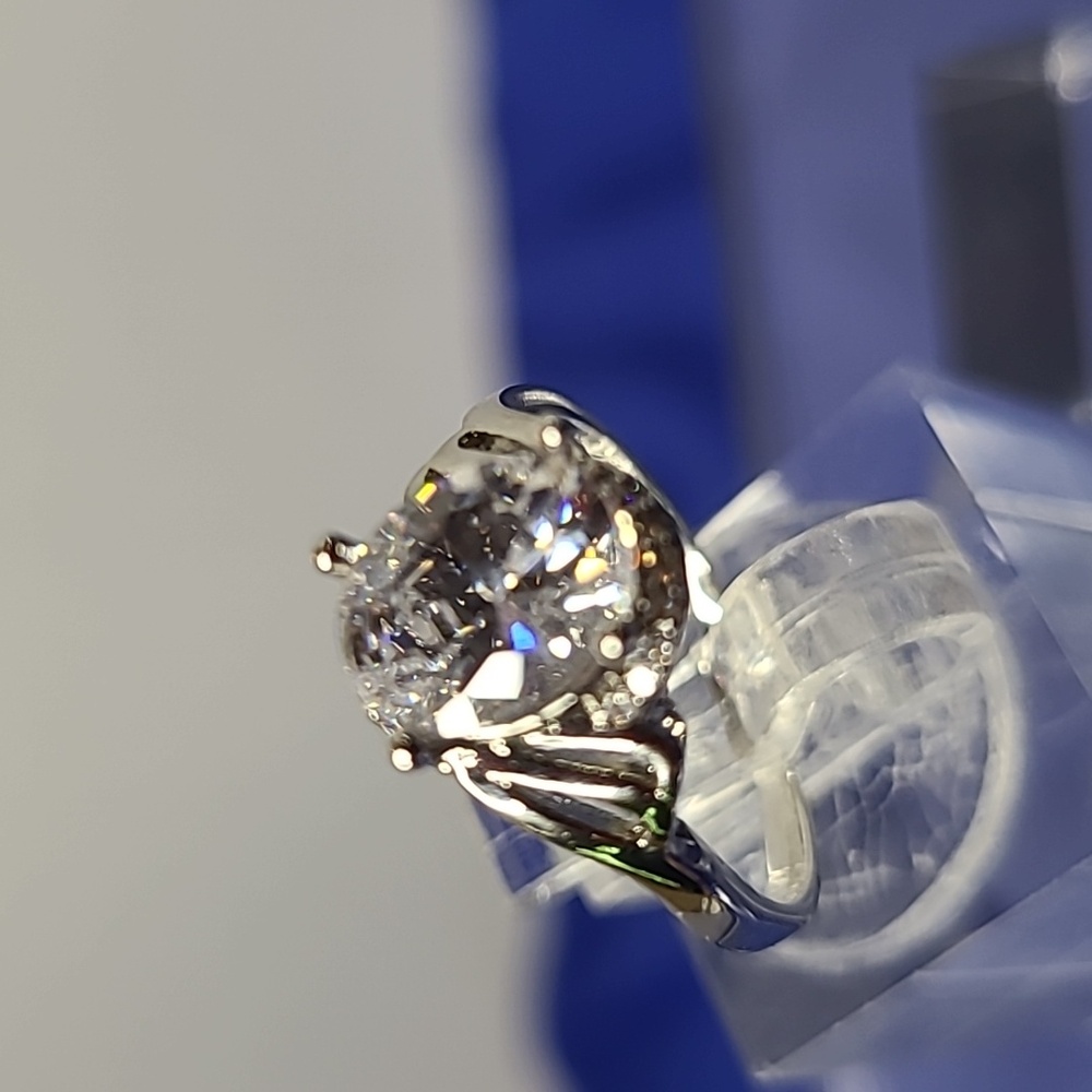 Diamond Oval cut Solitare Ring